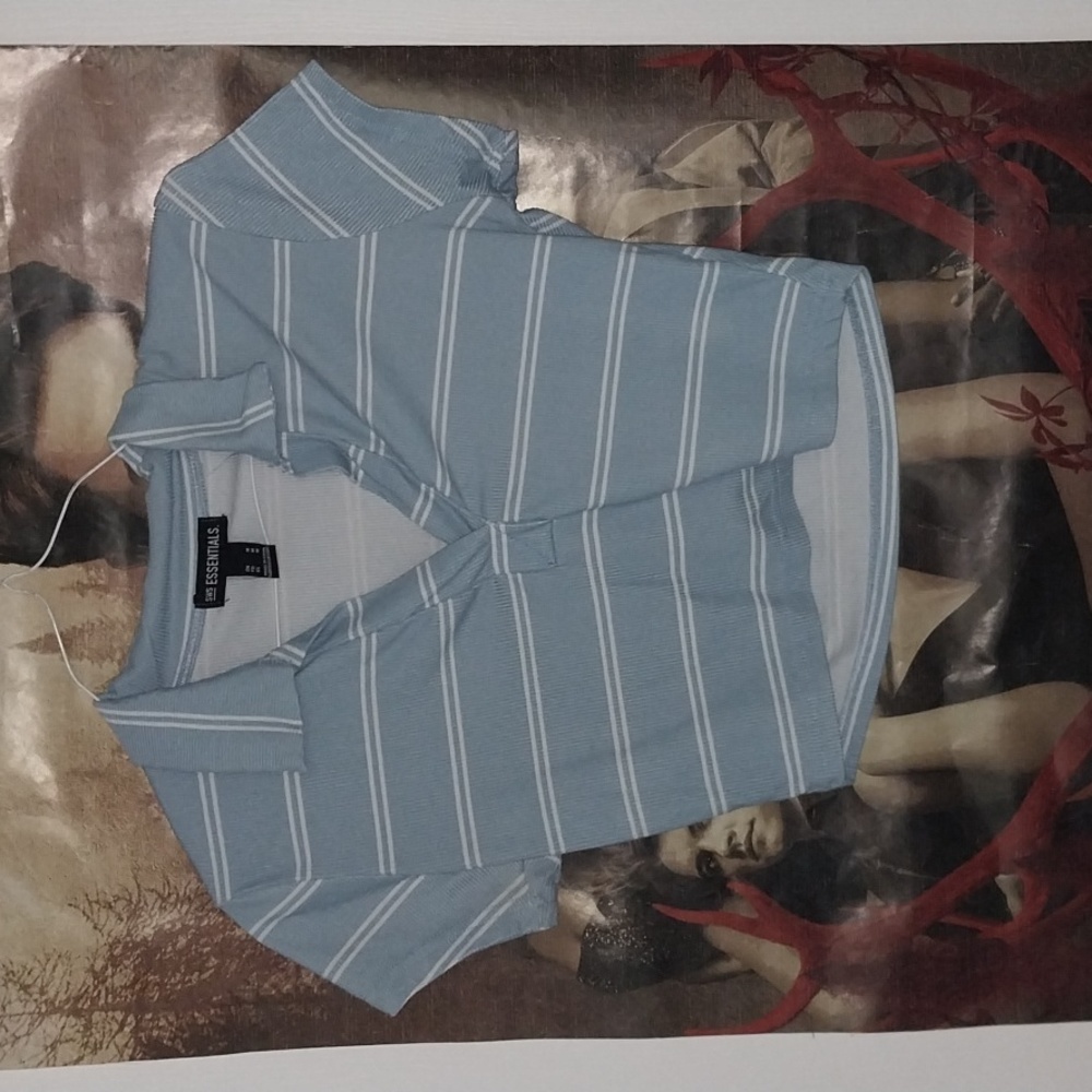 BLUE AND WHITE STRIPED CROP TOP